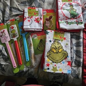 Dr. Seuss Grinch Festive Kitchen Set - Red, Green, Blue